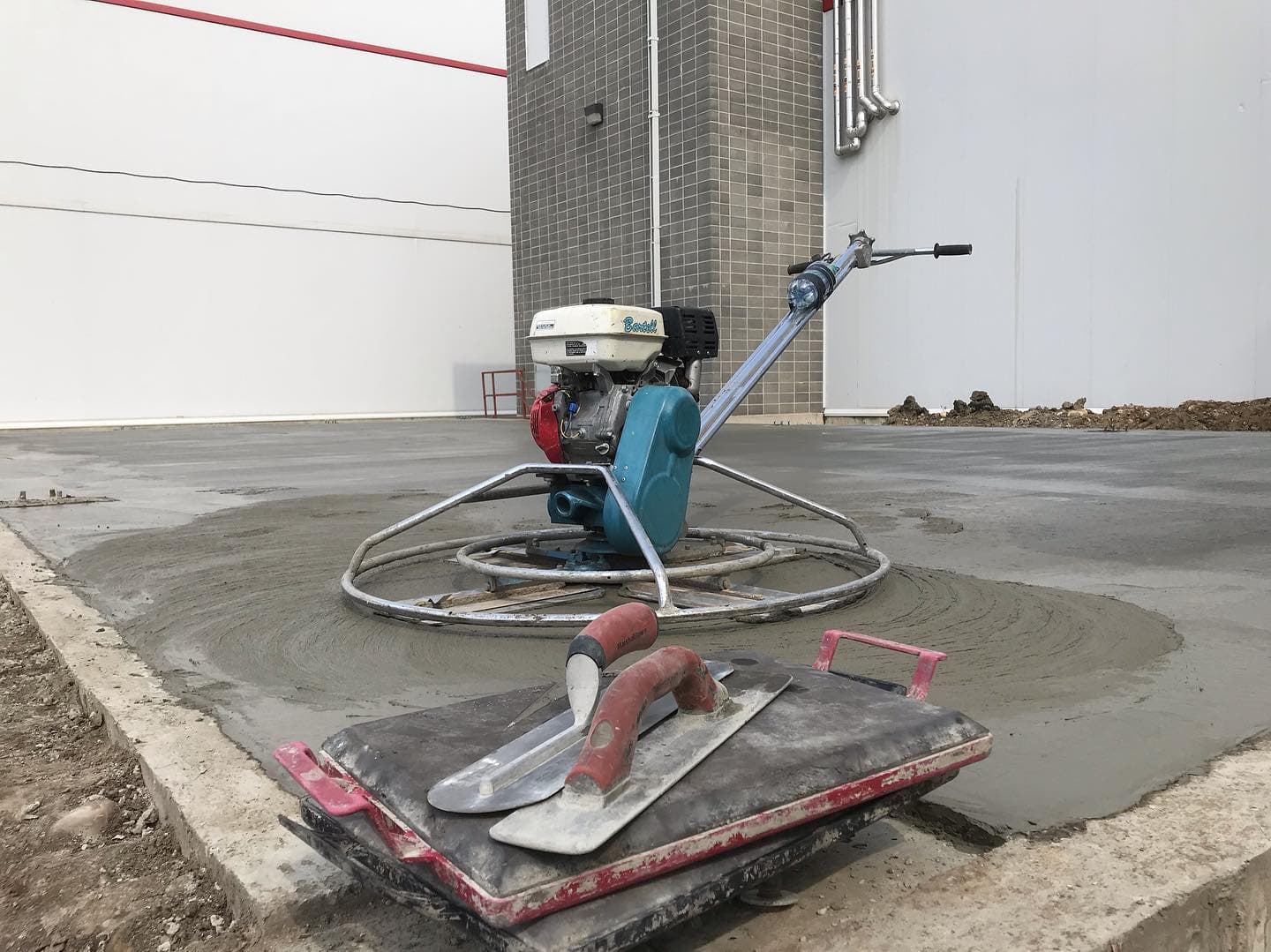 Acreage Garage Apron